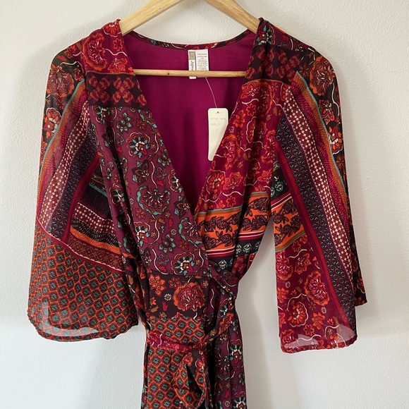 Japna Elegant Paisley Wrap Dress - Picture 4 of 11